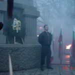 Активист на БНС пред паметника