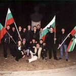 Всички активисти пред паметника на апостола